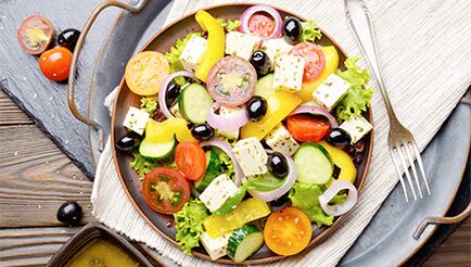 Insalate di verdure nella dieta mediterranea per chi vuole perdere peso