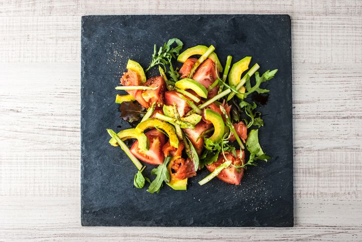 La dieta cheto pigra comprende verdure e grassi sani